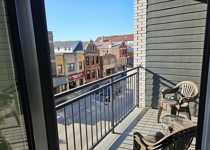 Updated 3 Bedroom Downtown Pilsen Apartment
