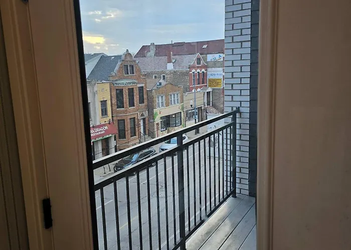 Apartment Updated 3 Bedroom Downtown Pilsen Chicago