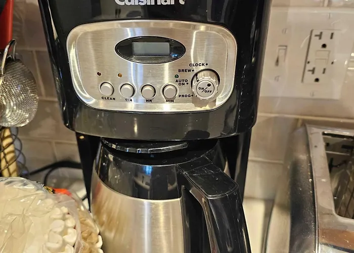 Apartment Updated 3 Bedroom Downtown Pilsen *