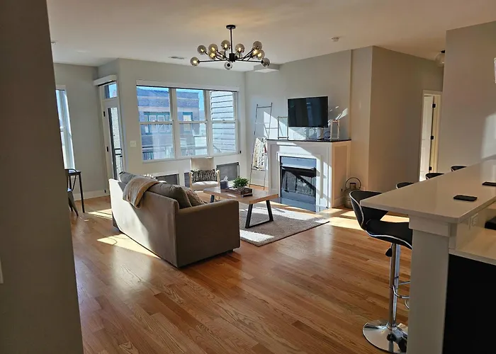 Updated 3 Bedroom Downtown Pilsen Apartment *