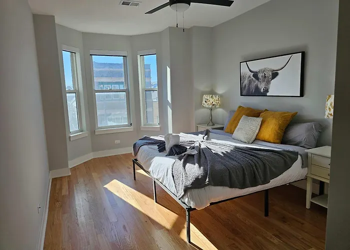 Updated 3 Bedroom Downtown Pilsen *