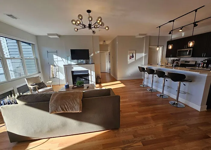 Updated 3 Bedroom Downtown Pilsen * Chicago