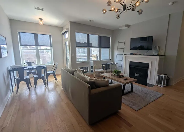 Updated 3 Bedroom Downtown Pilsen